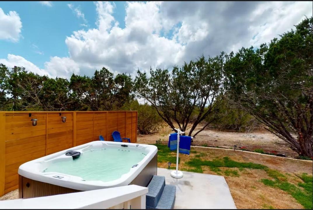 Blue Oasis In The Hill Country Hotel Kerrville Bagian luar foto